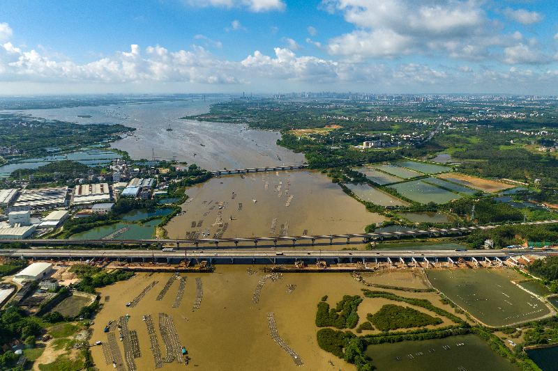 3.茂湛扩建石门大桥施工如火如荼.jpg