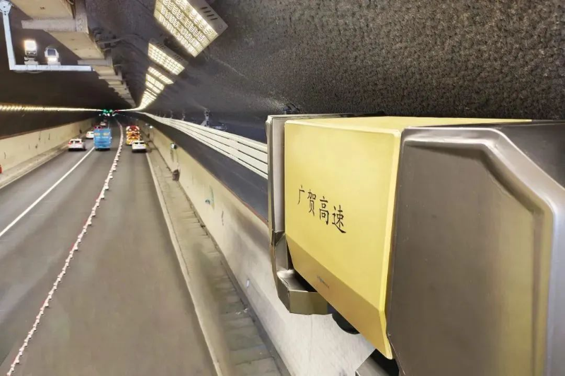 广贺高速隧道巡检机器人