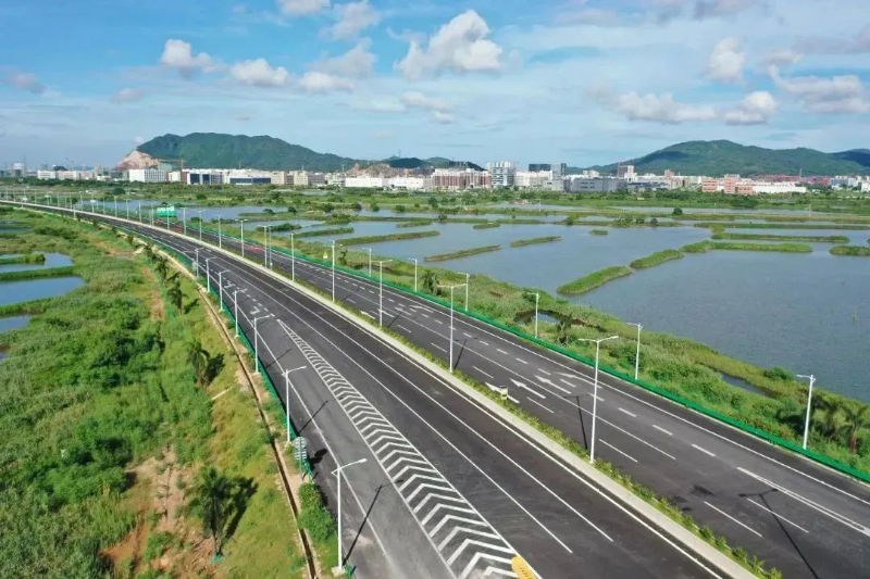 2023年12月9日，鹤港高速二期正式通车，标志着鹤港高速全线通车。