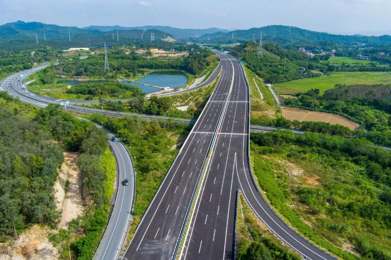 2023年10月30日，惠龙高速顺利建成通车。
