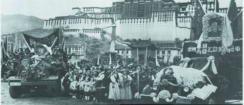 图为1954年12月25日康藏和青藏公路通车典礼场景。（图片由“两路”精神工作室提供）