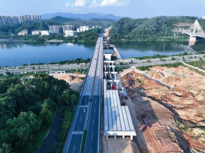 惠河高速改扩建项目全面复工复产现场。
