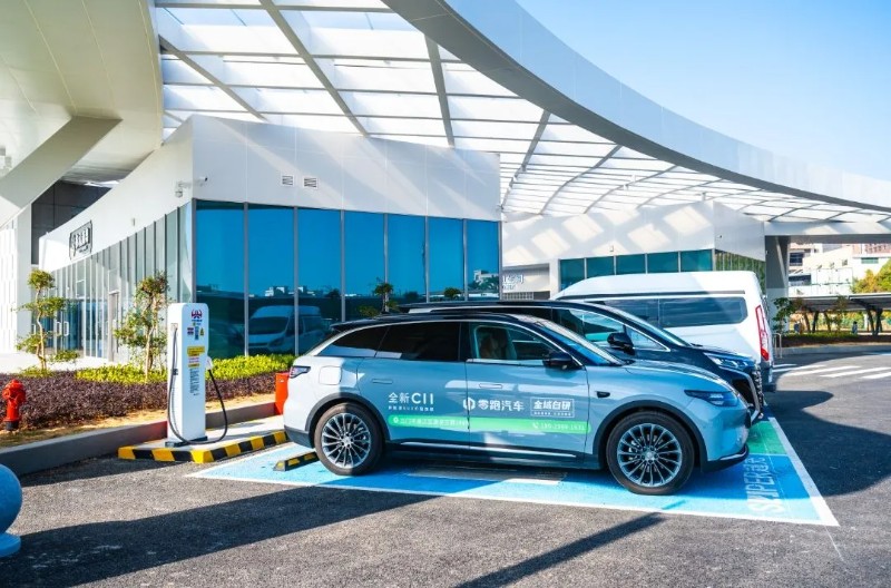 新能源车主体验充电服务